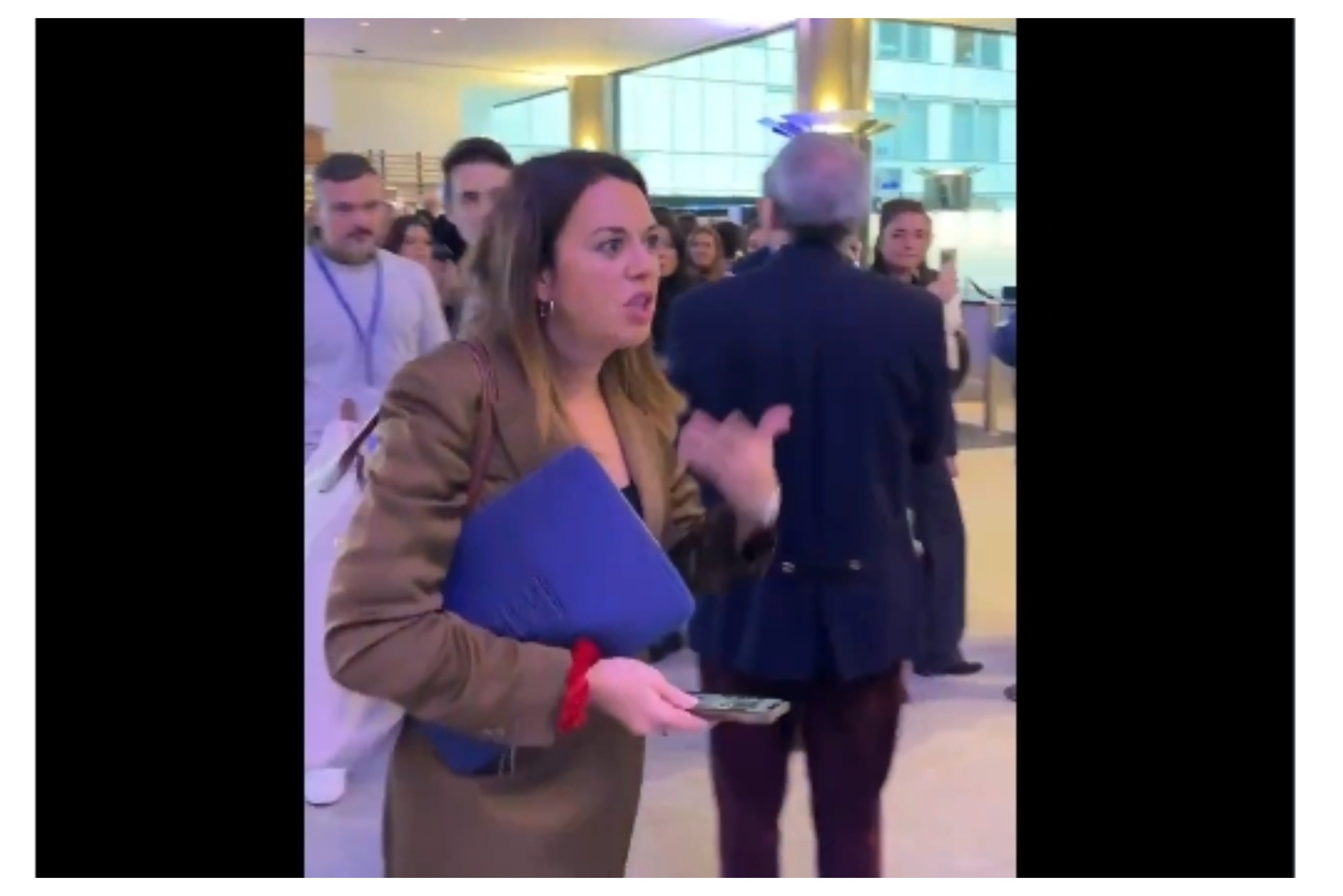 Laura Ballarín socorre a Zapatero