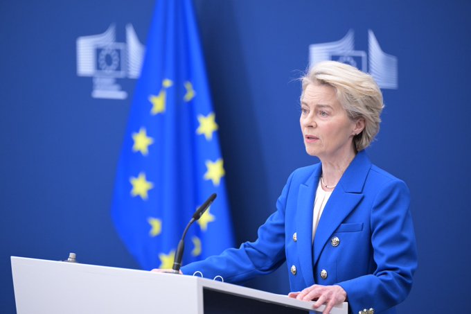 Ursula von der Leyen, presidenta de la Comisión Europea, publicó un vídeo del momento en sus redes sociales: "Siéntete orgulloso. Orgulloso de quien amas"