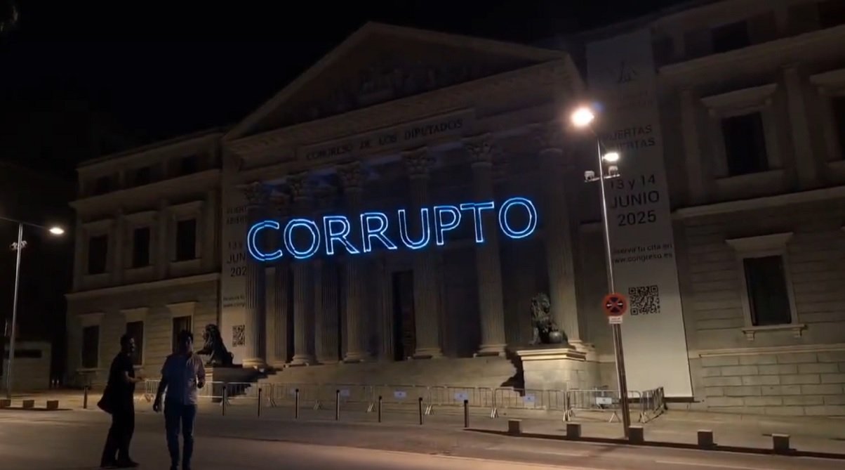 Hazte Oír insiste en llamar “corrupto” a Sánchez