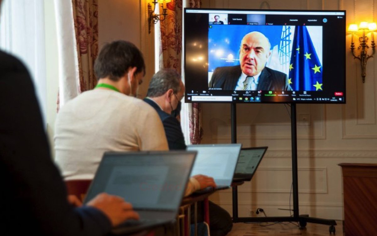 Luis de Guindos ha intervenido en el curso vía telemática
